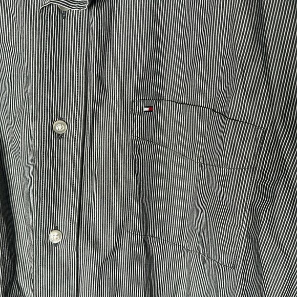 Men’s Tommy Hilfiger dress shirt Large - Picture 2 of 3